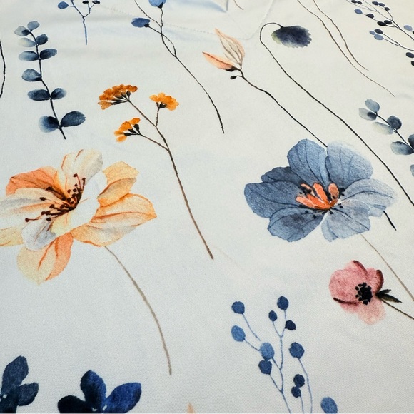 Chic Floral V-Neck Short Sleeve Top - Picture 5 of 11